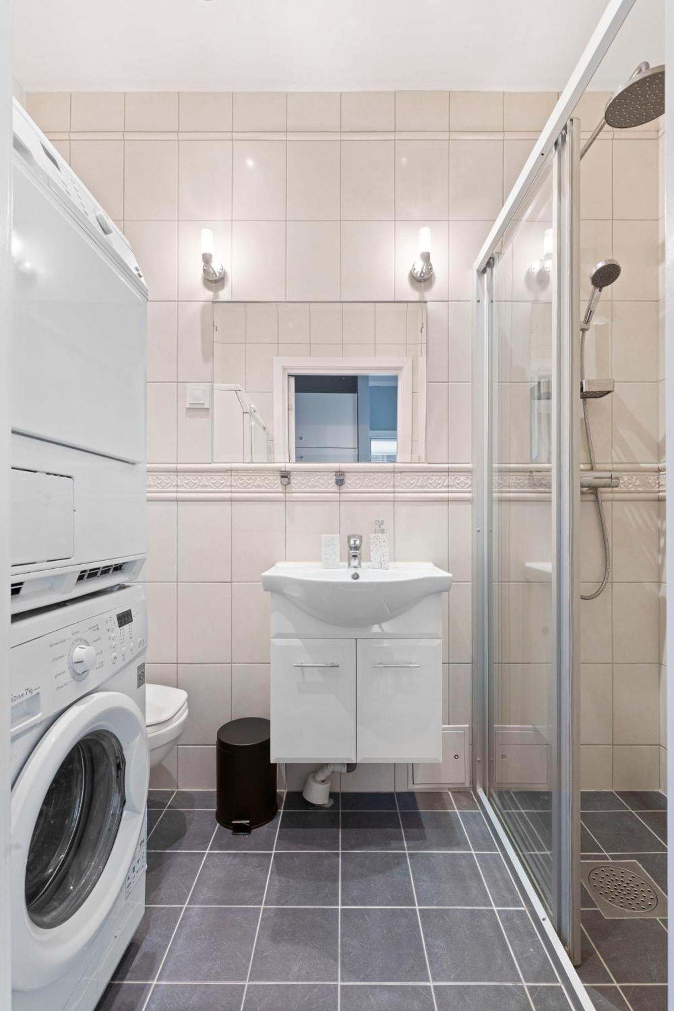Modern And Bright Apartment In Central Осло Экстерьер фото